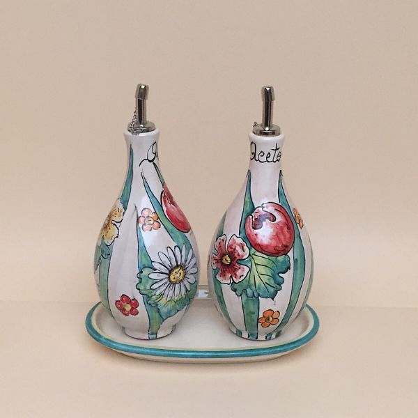 Set of 2 rounded oil and vinegar bottles, cm.19h with tray